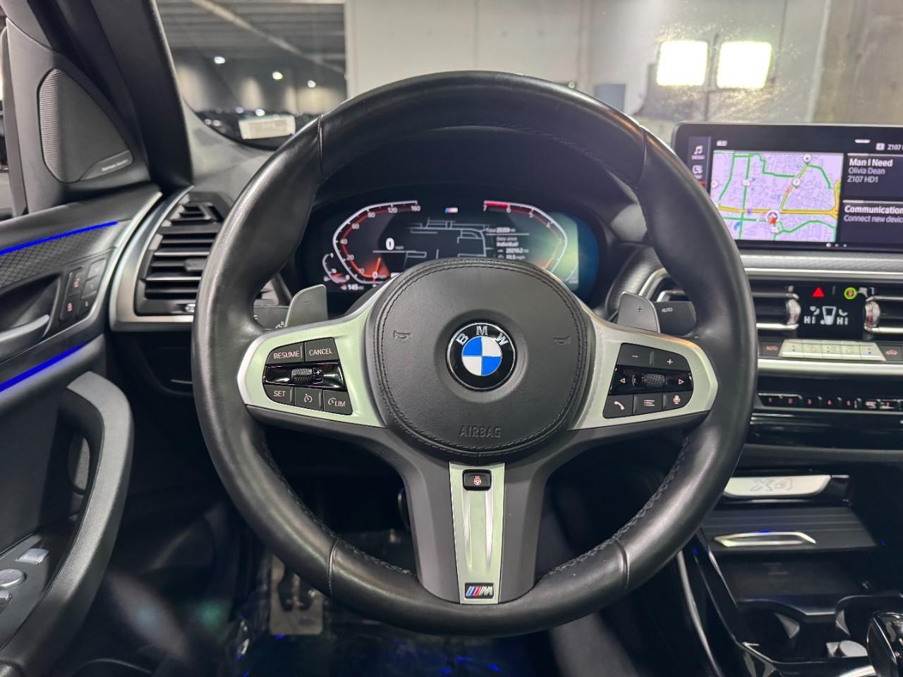 BMW X4 Vehicle Full-screen Gallery Image 14