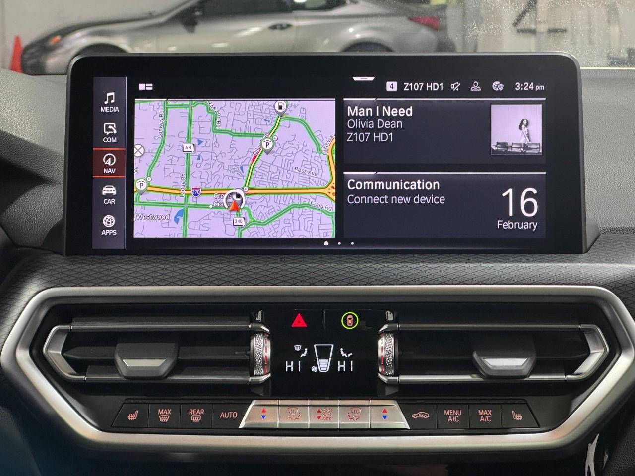 BMW X4 Vehicle Full-screen Gallery Image 15