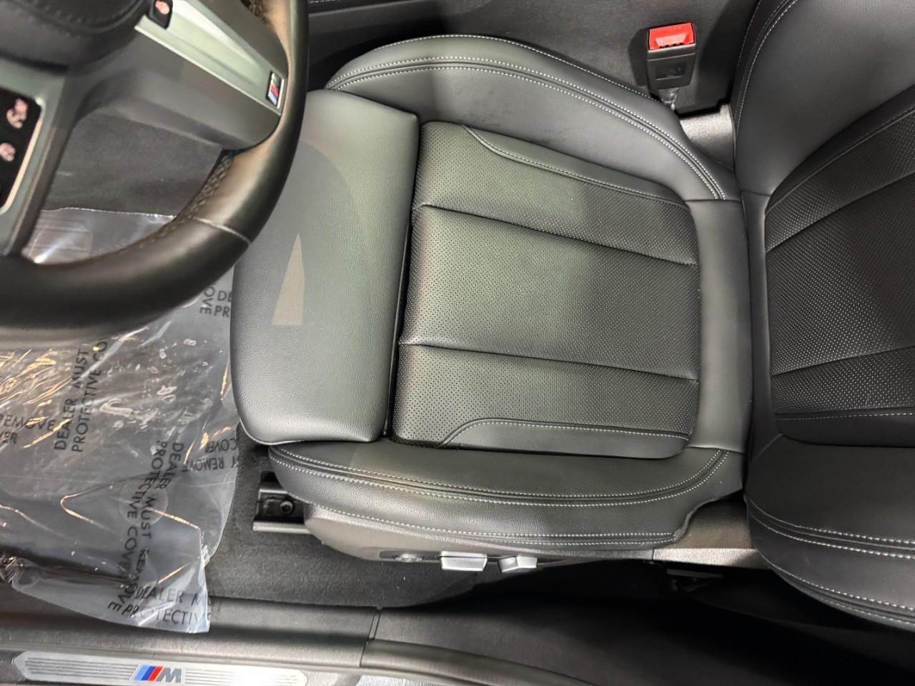 BMW X4 Vehicle Full-screen Gallery Image 28