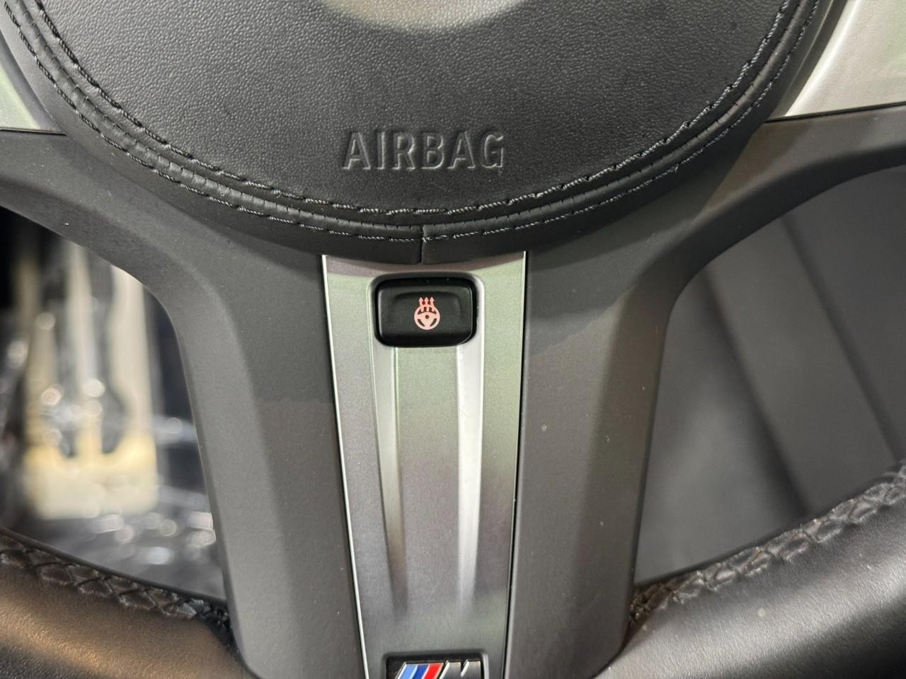 BMW X4 Vehicle Full-screen Gallery Image 33