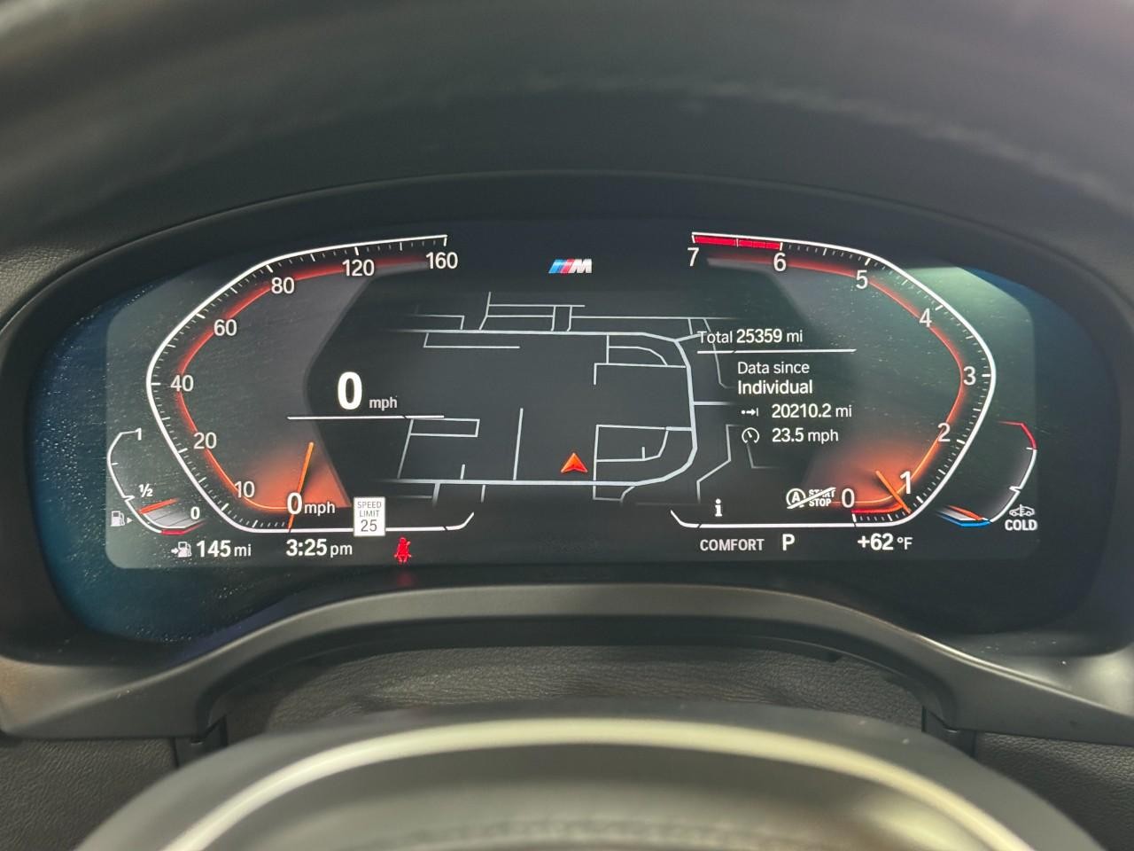 BMW X4 Vehicle Full-screen Gallery Image 34