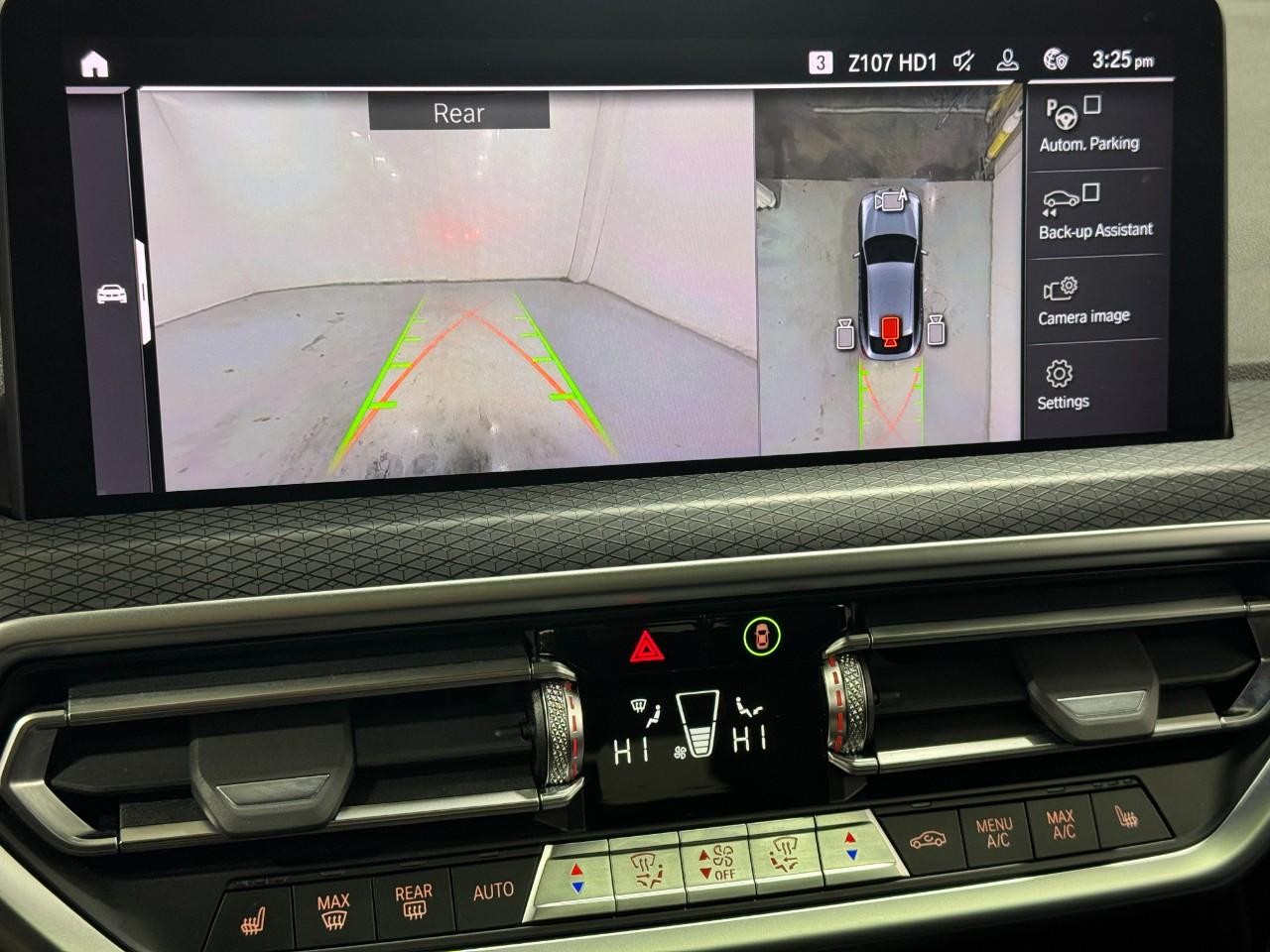 BMW X4 Vehicle Full-screen Gallery Image 35