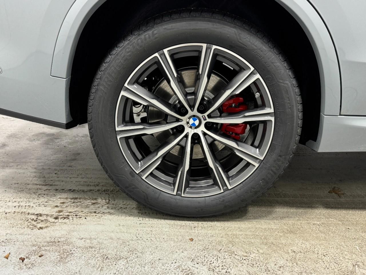 BMW X5 Vehicle Full-screen Gallery Image 5