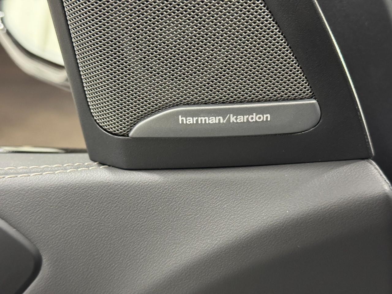 BMW X5 Vehicle Full-screen Gallery Image 22