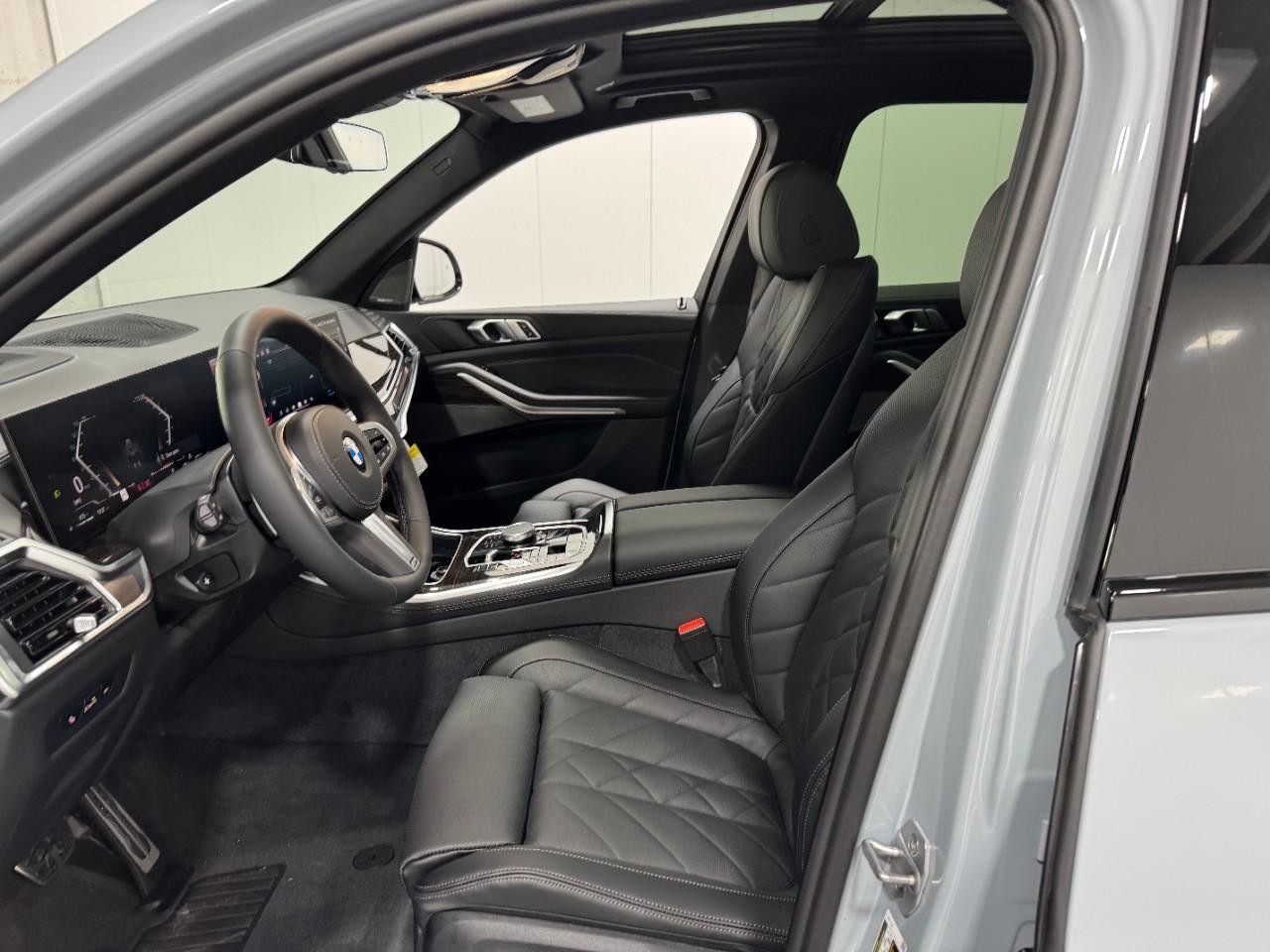 BMW X5 Vehicle Full-screen Gallery Image 26