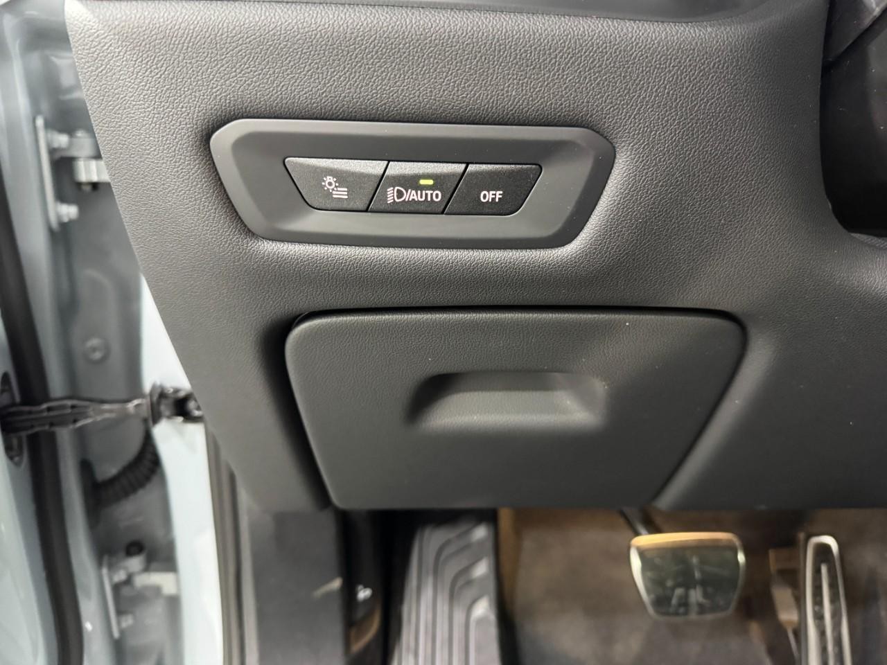 BMW X5 Vehicle Full-screen Gallery Image 29