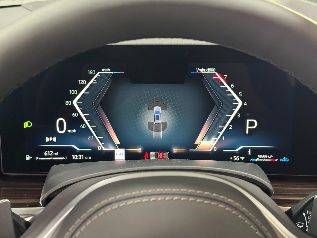 BMW X5 Vehicle Full-screen Gallery Image 32