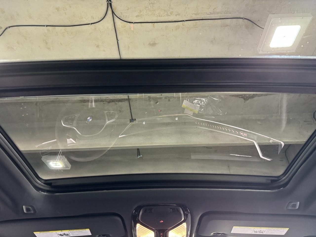 BMW X5 Vehicle Full-screen Gallery Image 12