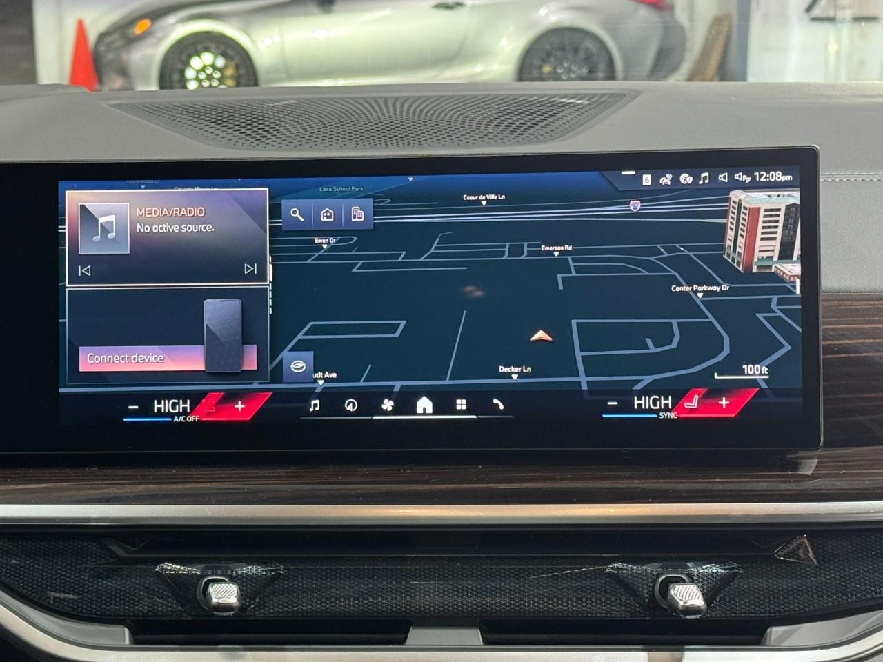 BMW X5 Vehicle Full-screen Gallery Image 15