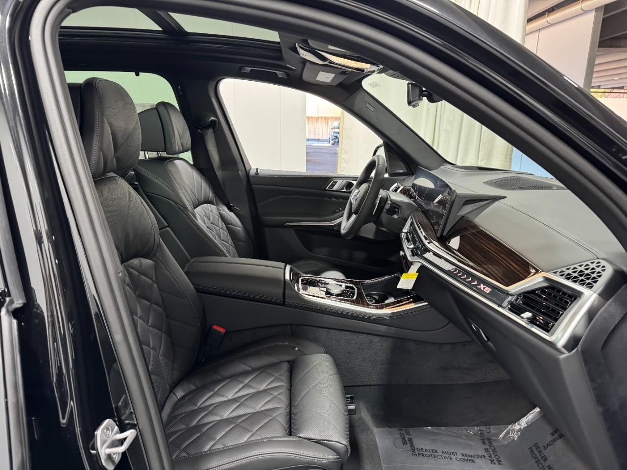 BMW X5 Vehicle Full-screen Gallery Image 18