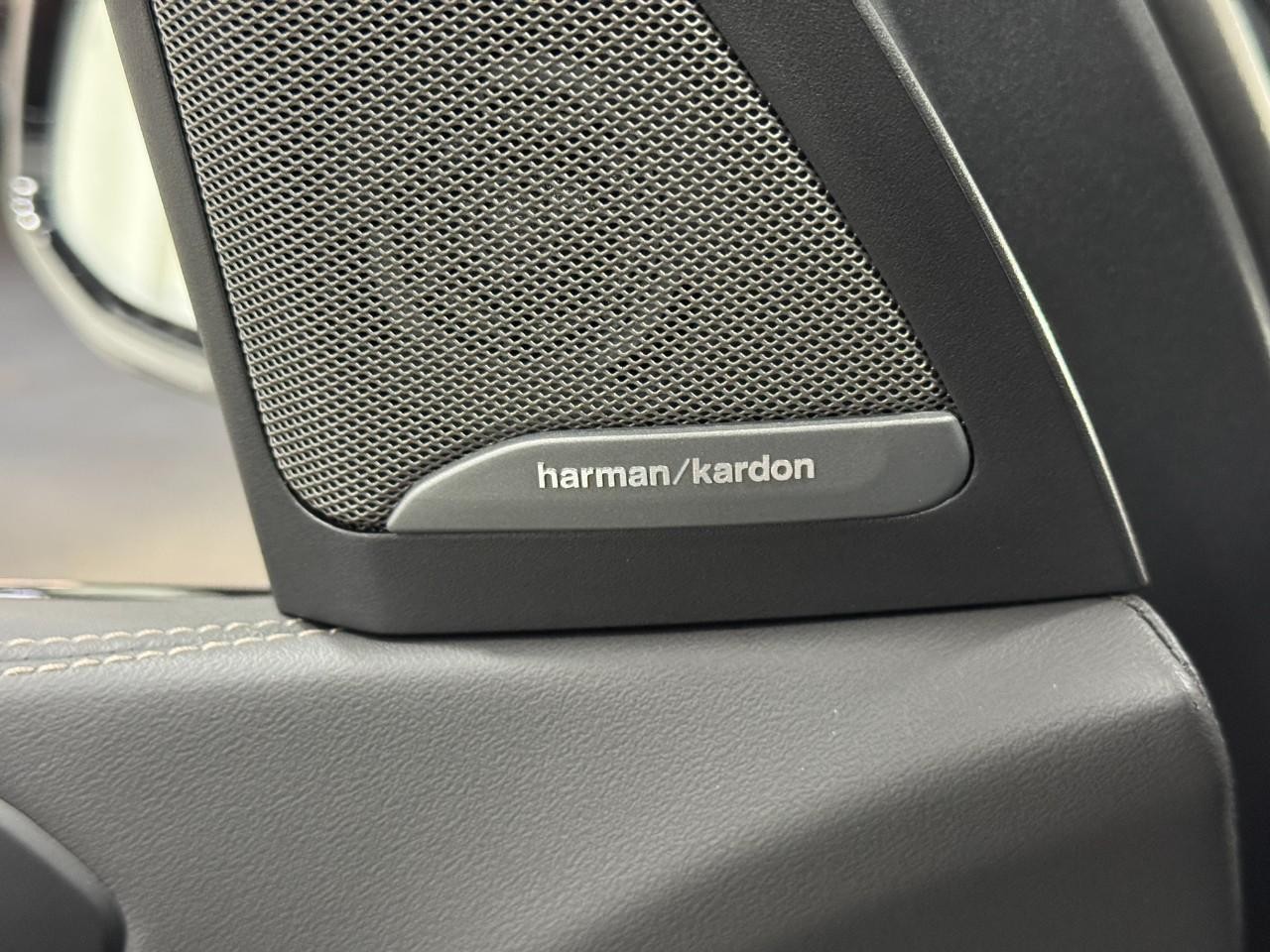 BMW X5 Vehicle Full-screen Gallery Image 23