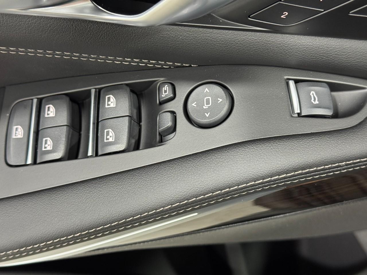 BMW X5 Vehicle Full-screen Gallery Image 26