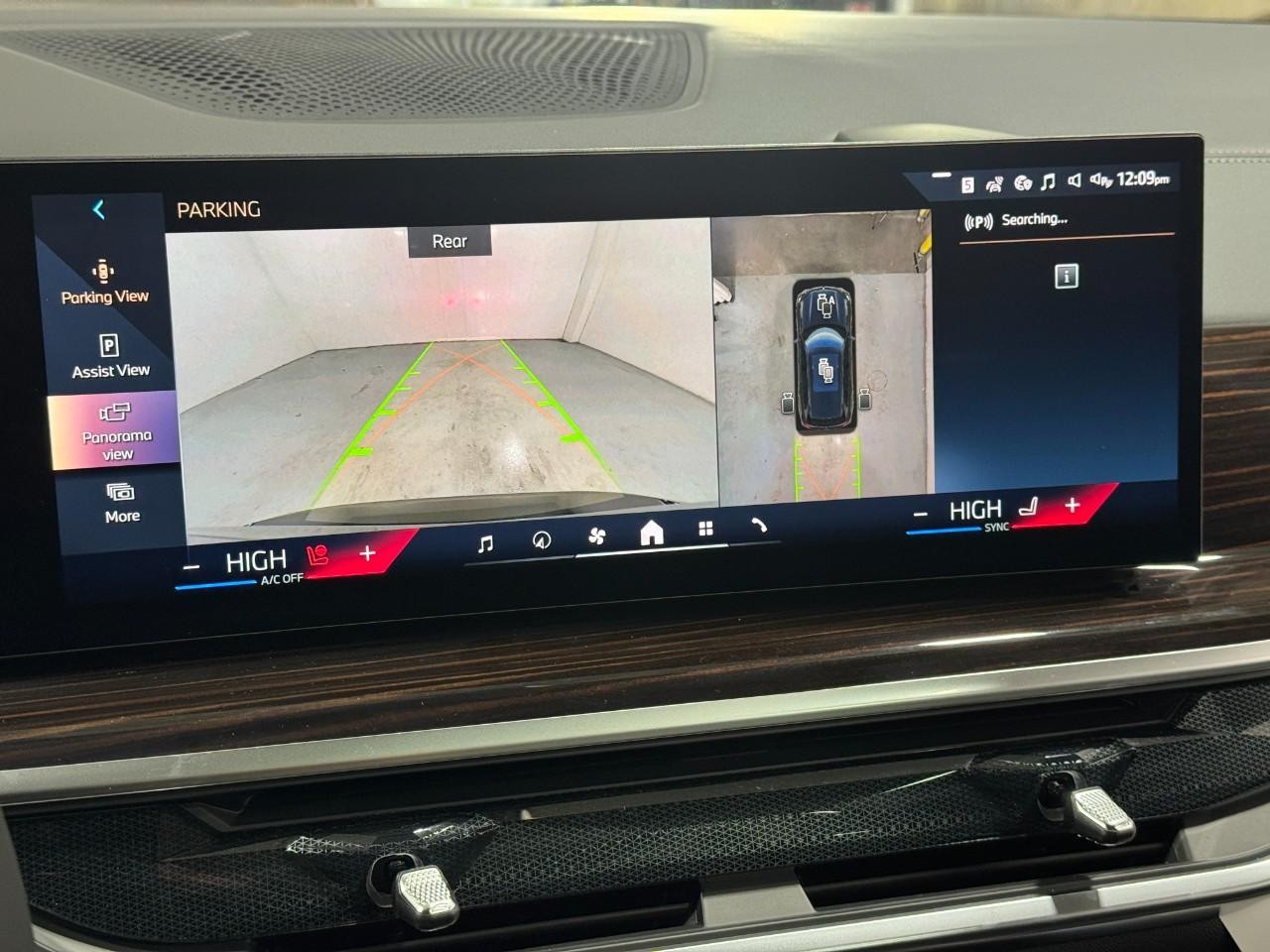 BMW X5 Vehicle Full-screen Gallery Image 34