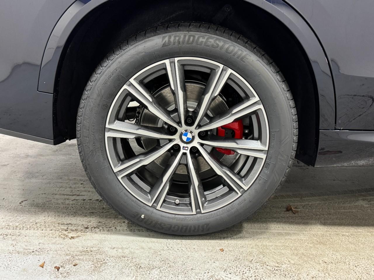 BMW X5 Vehicle Full-screen Gallery Image 5