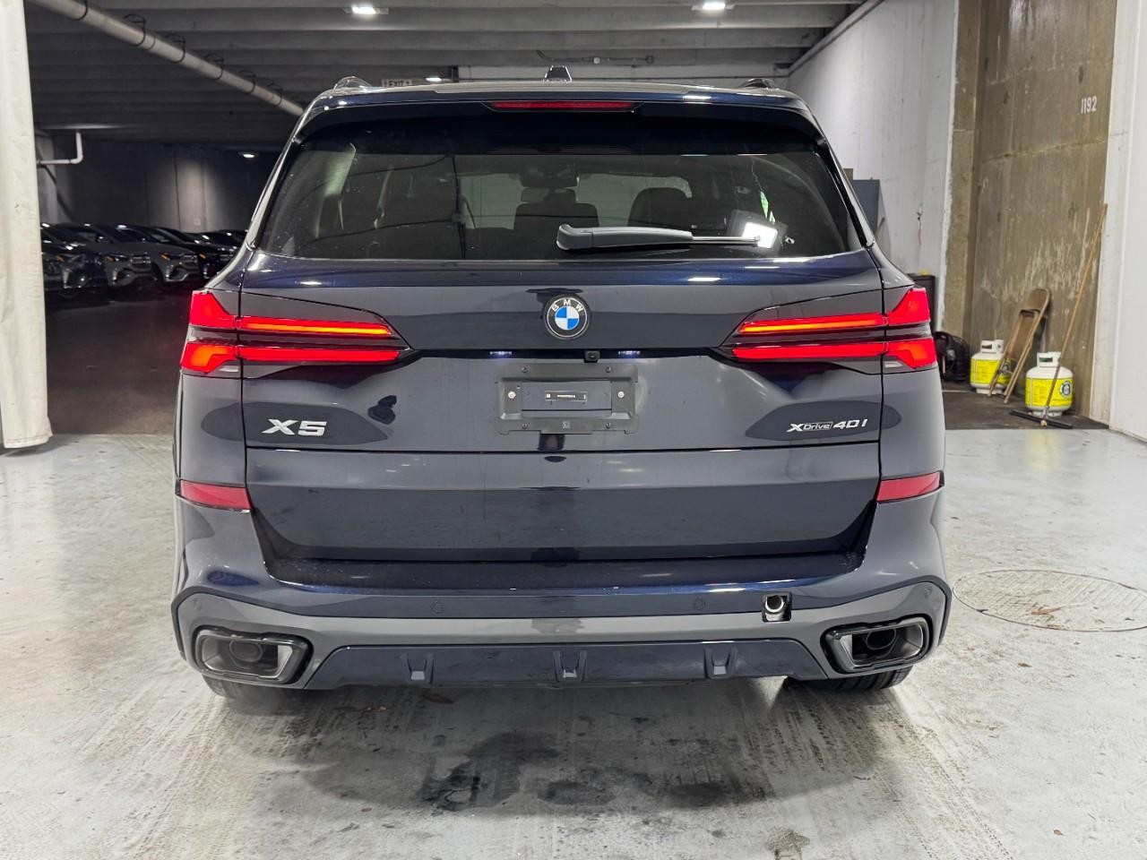 BMW X5 Vehicle Full-screen Gallery Image 9