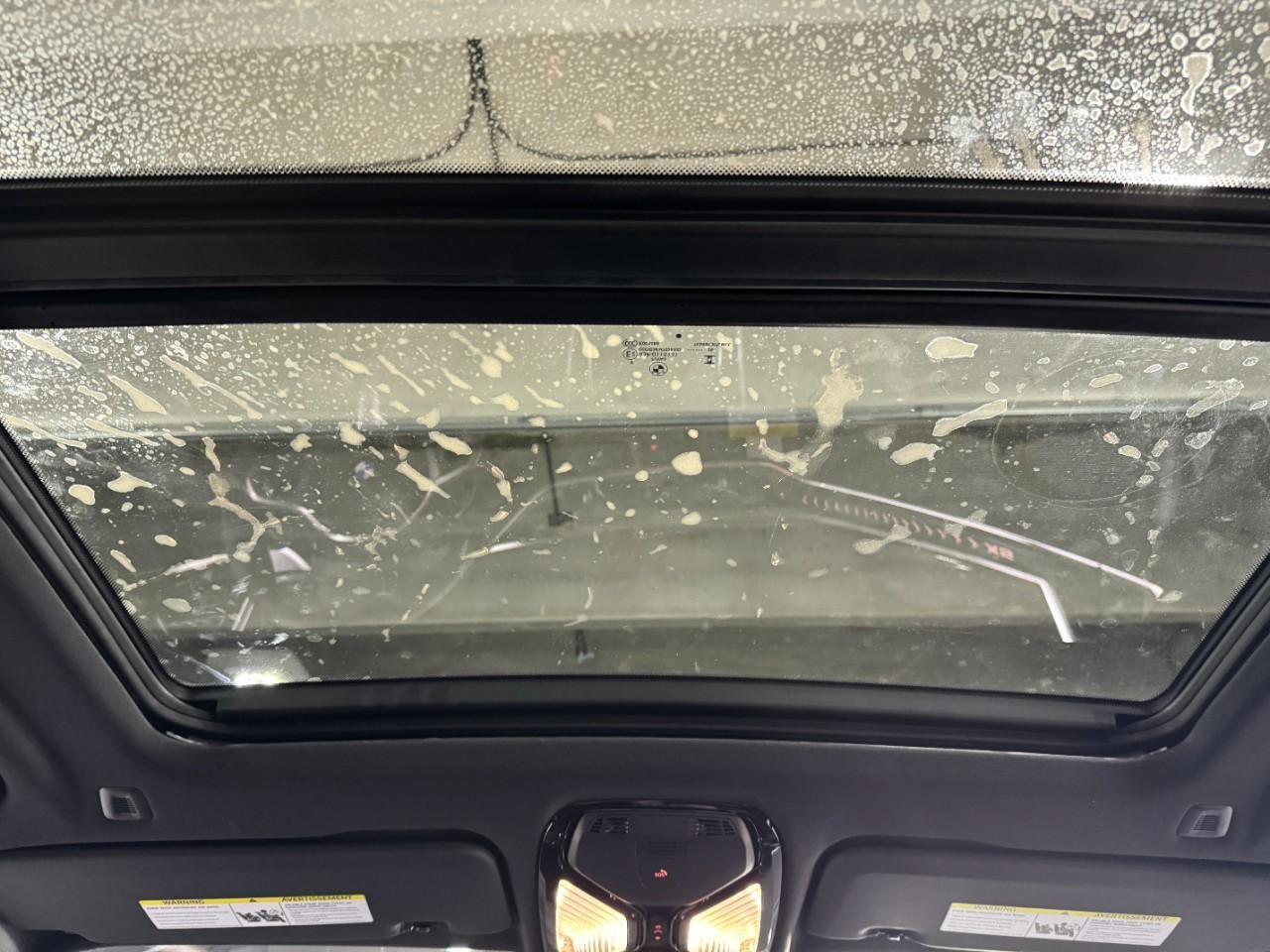 BMW X5 Vehicle Full-screen Gallery Image 12