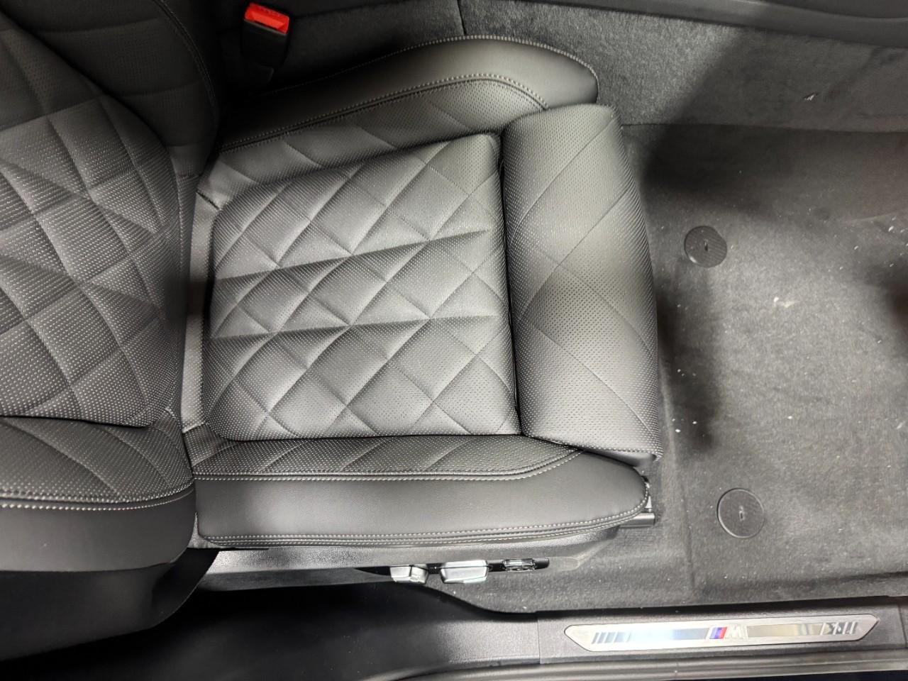 BMW X5 Vehicle Full-screen Gallery Image 19