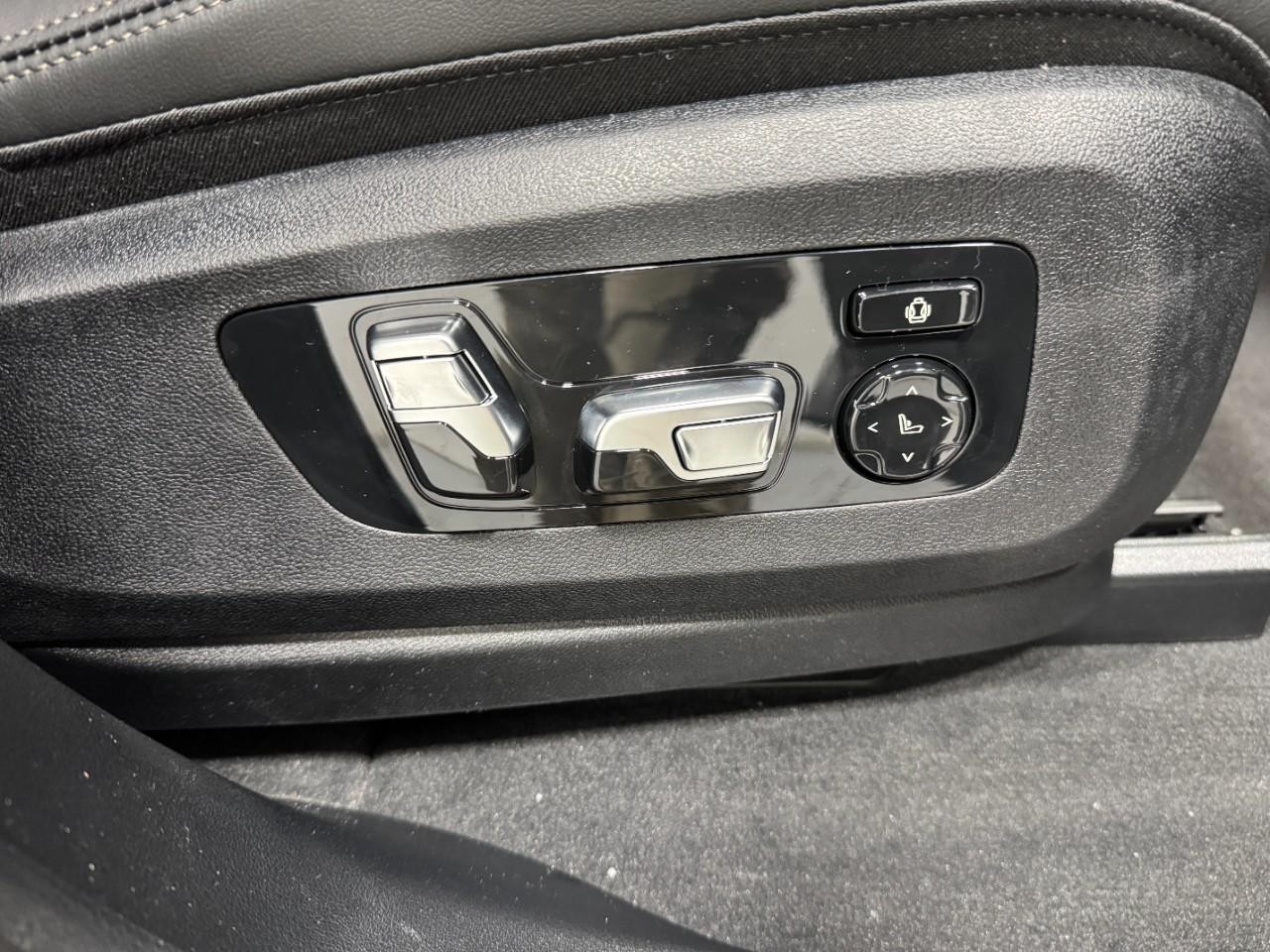 BMW X5 Vehicle Full-screen Gallery Image 20