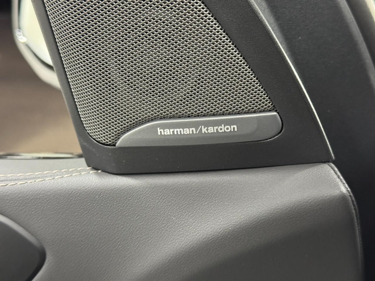 BMW X5 Vehicle Full-screen Gallery Image 23