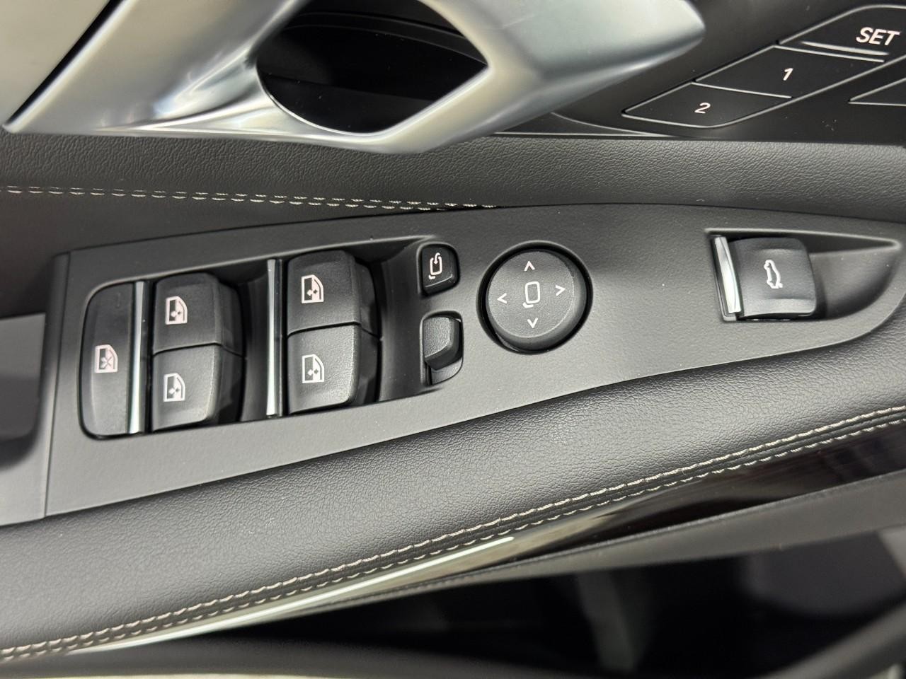 BMW X5 Vehicle Full-screen Gallery Image 26