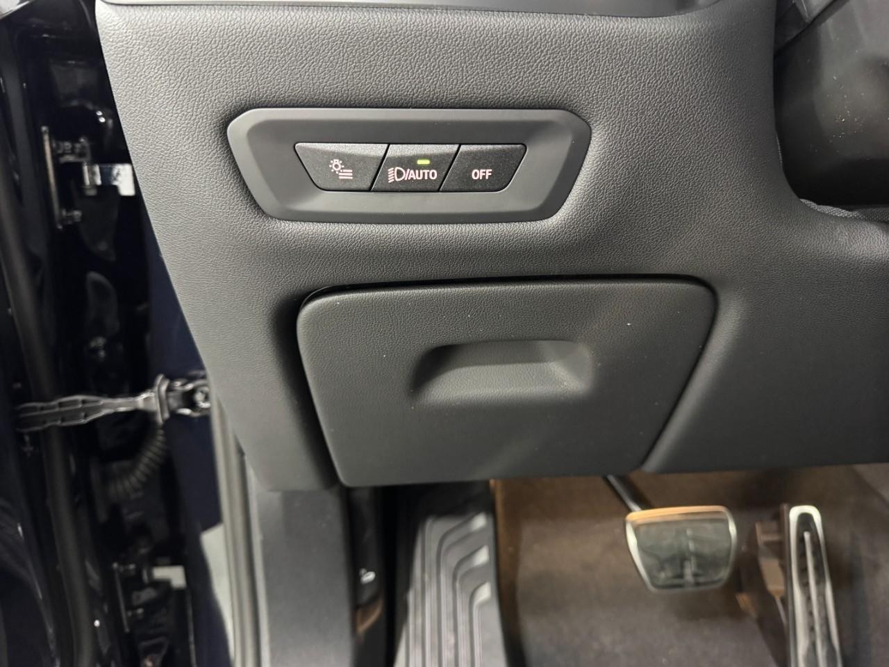 BMW X5 Vehicle Full-screen Gallery Image 30