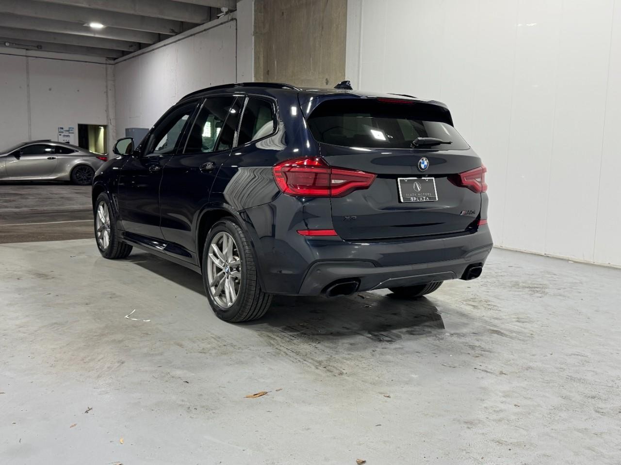 BMW X3 Vehicle Full-screen Gallery Image 4