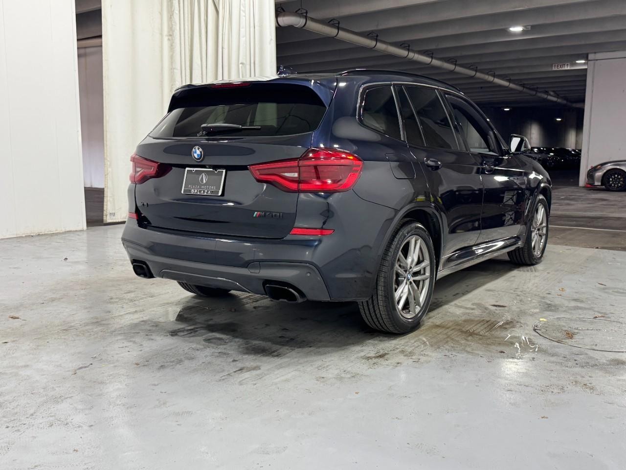 BMW X3 Vehicle Full-screen Gallery Image 5