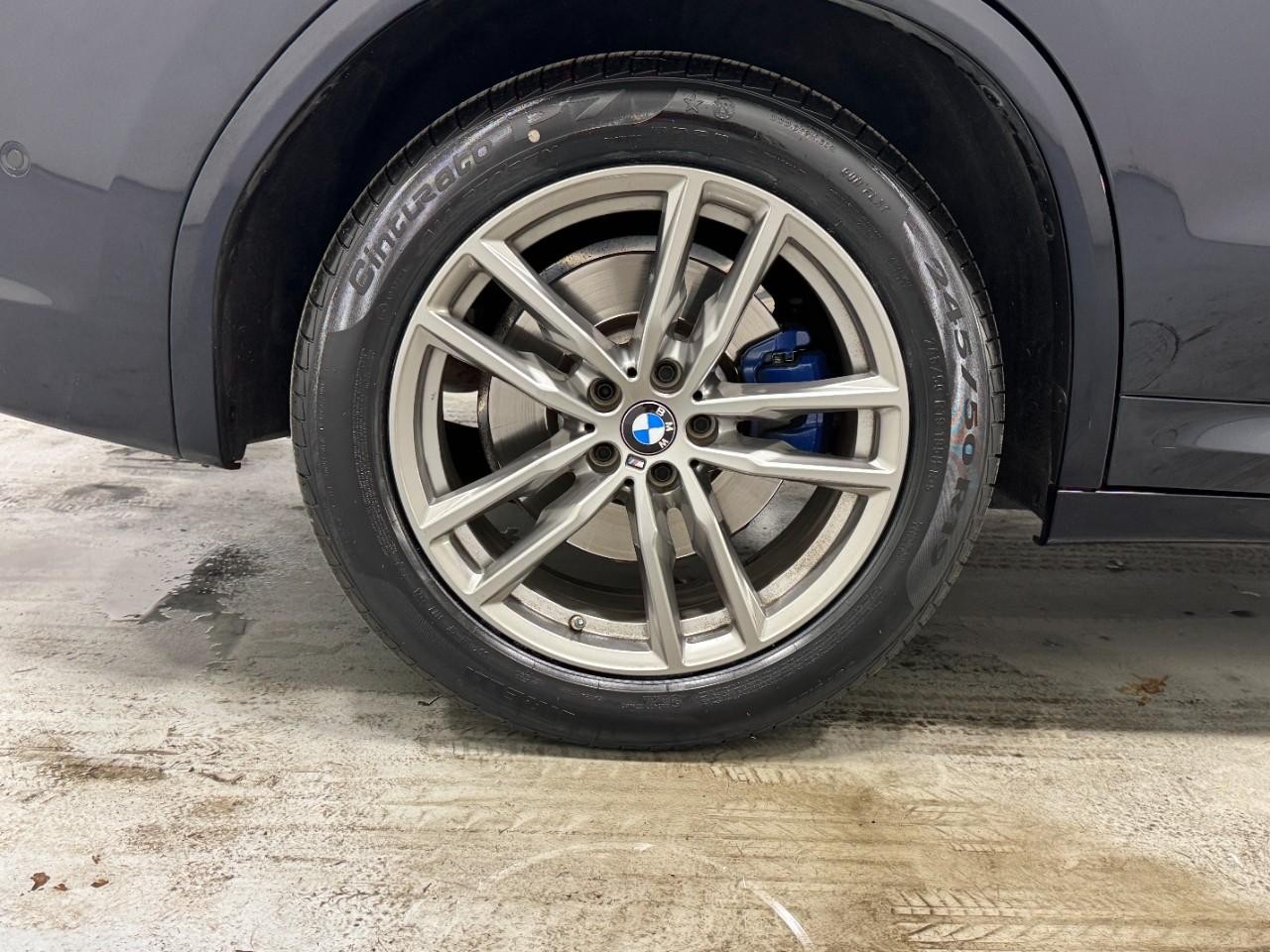 BMW X3 Vehicle Full-screen Gallery Image 6