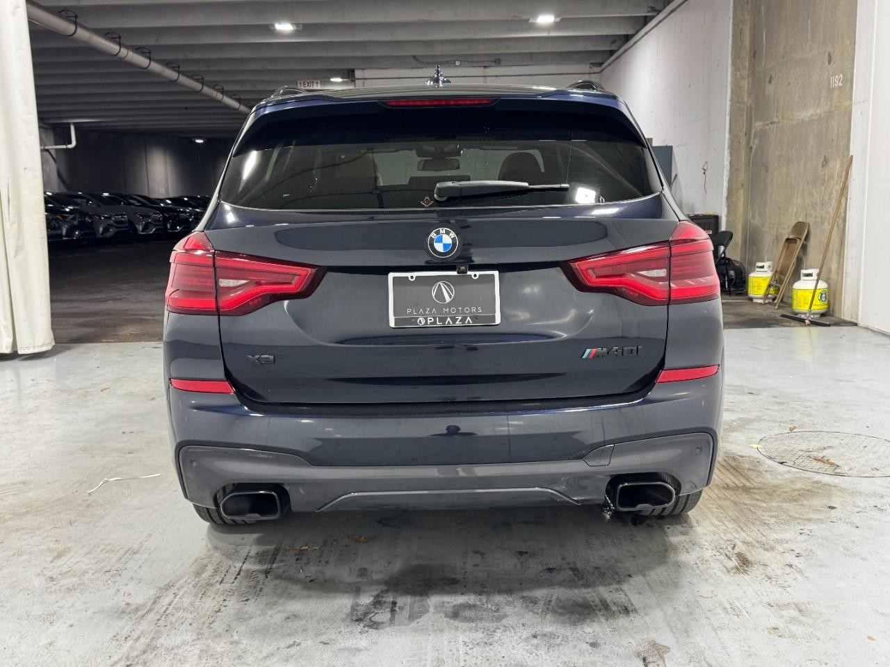 BMW X3 Vehicle Full-screen Gallery Image 10