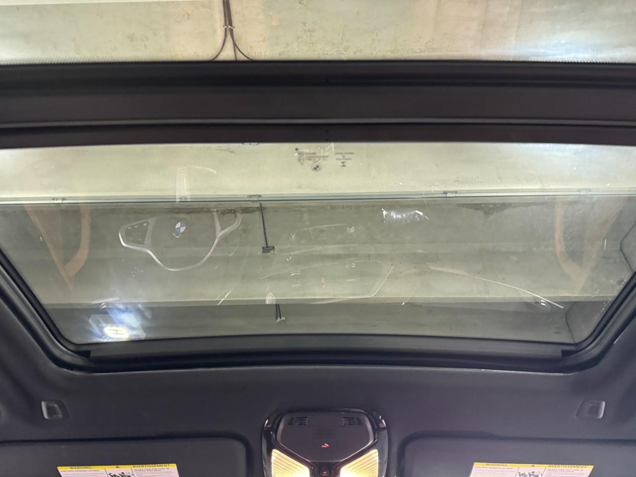 BMW X3 Vehicle Full-screen Gallery Image 13