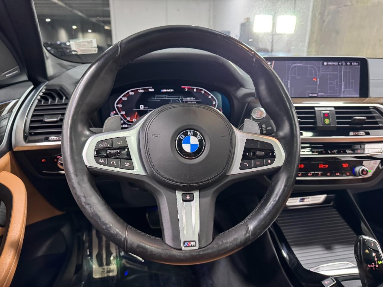 BMW X3 Vehicle Full-screen Gallery Image 15