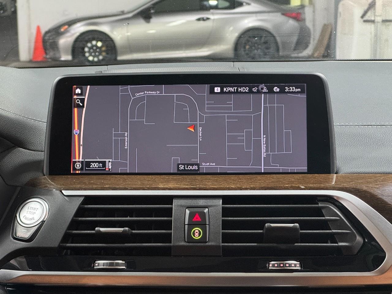 BMW X3 Vehicle Full-screen Gallery Image 16