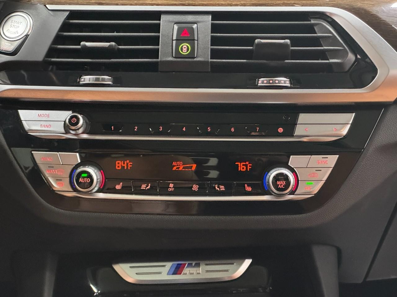 BMW X3 Vehicle Full-screen Gallery Image 17