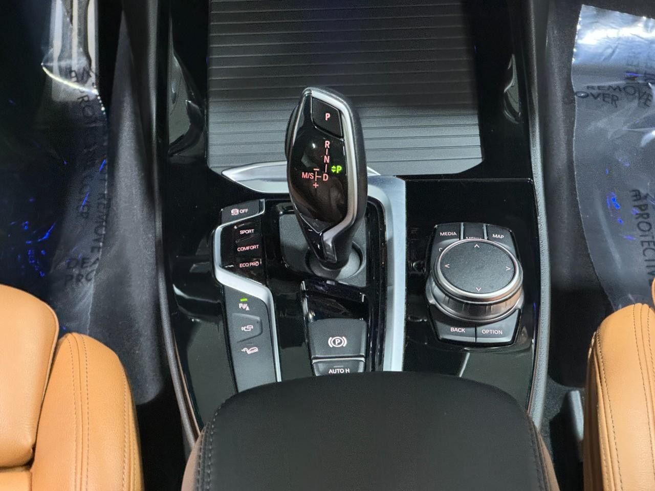 BMW X3 Vehicle Full-screen Gallery Image 18