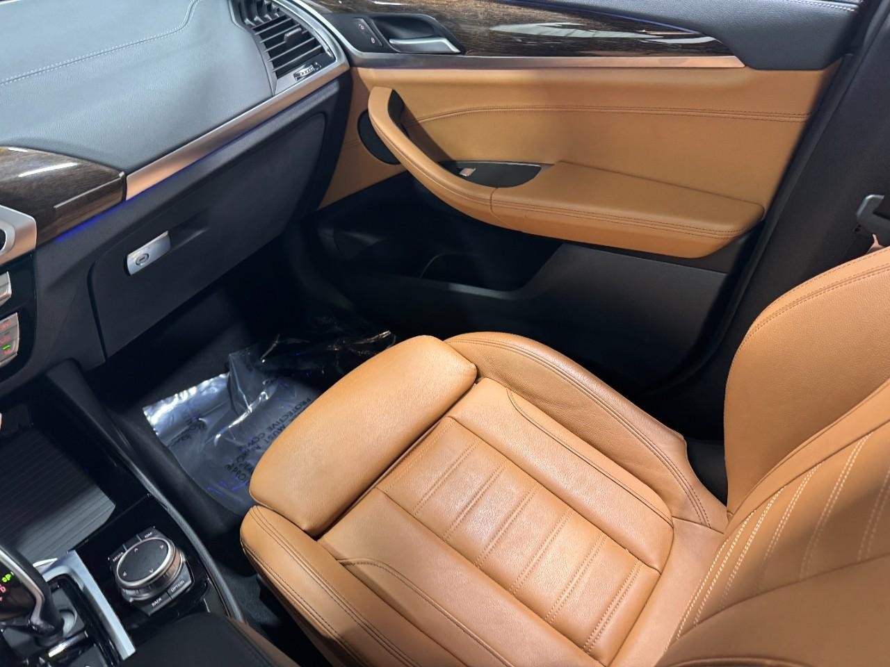 BMW X3 Vehicle Full-screen Gallery Image 19