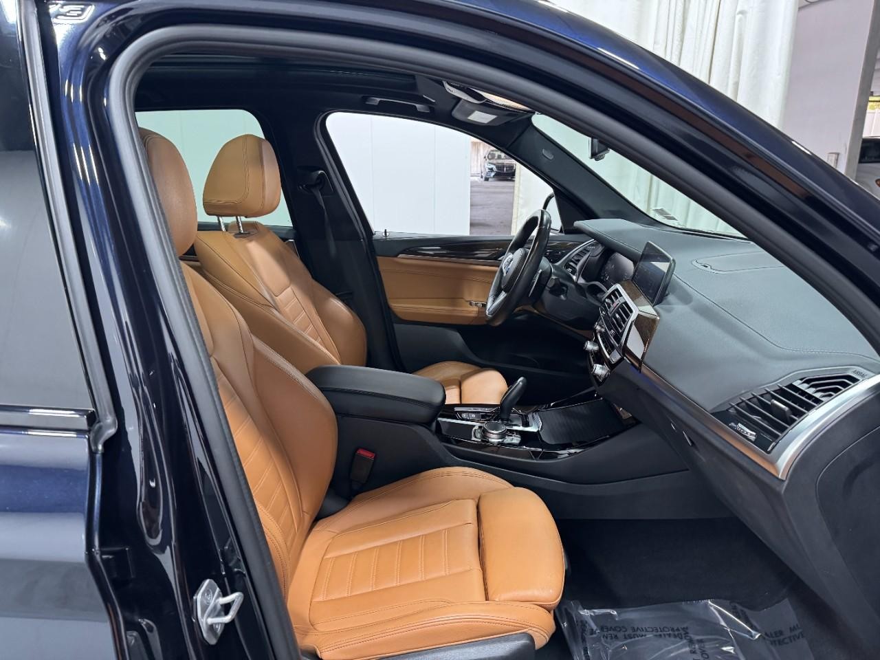 BMW X3 Vehicle Full-screen Gallery Image 20