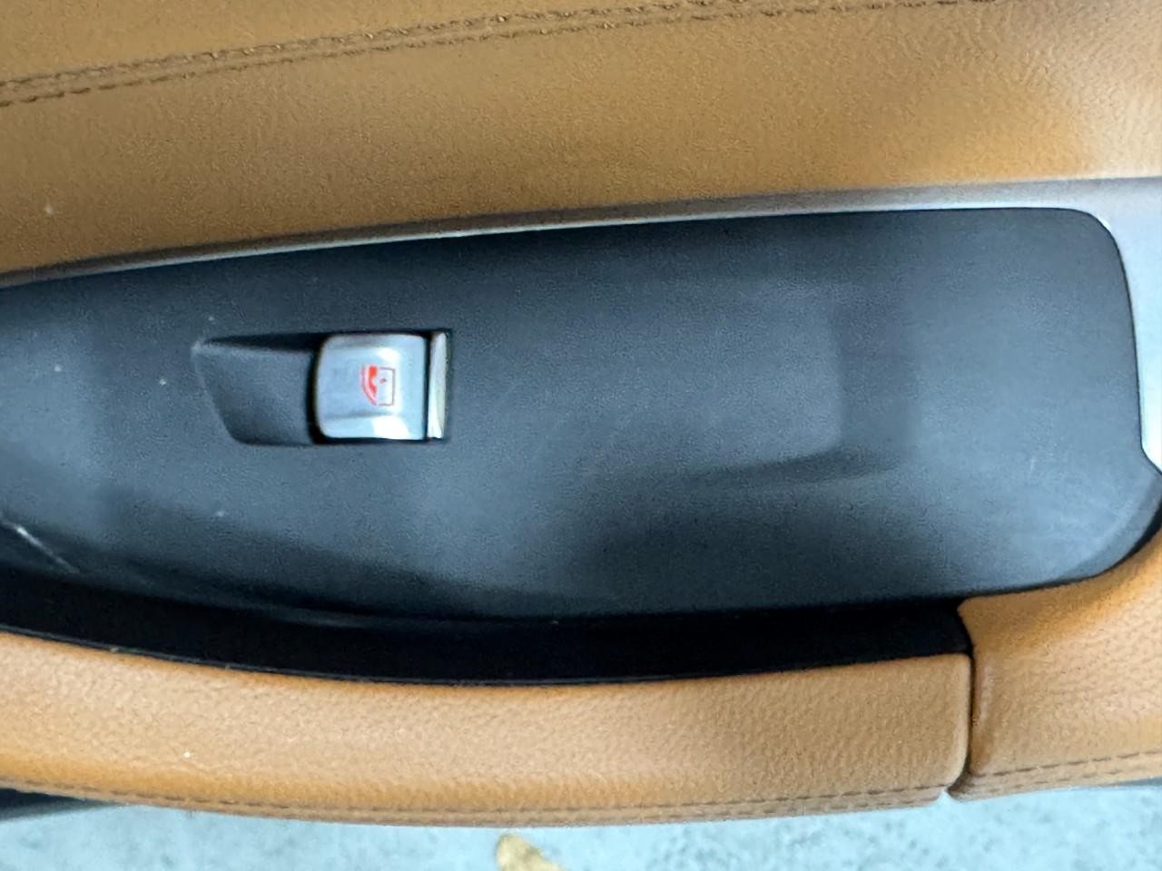 BMW X3 Vehicle Full-screen Gallery Image 24