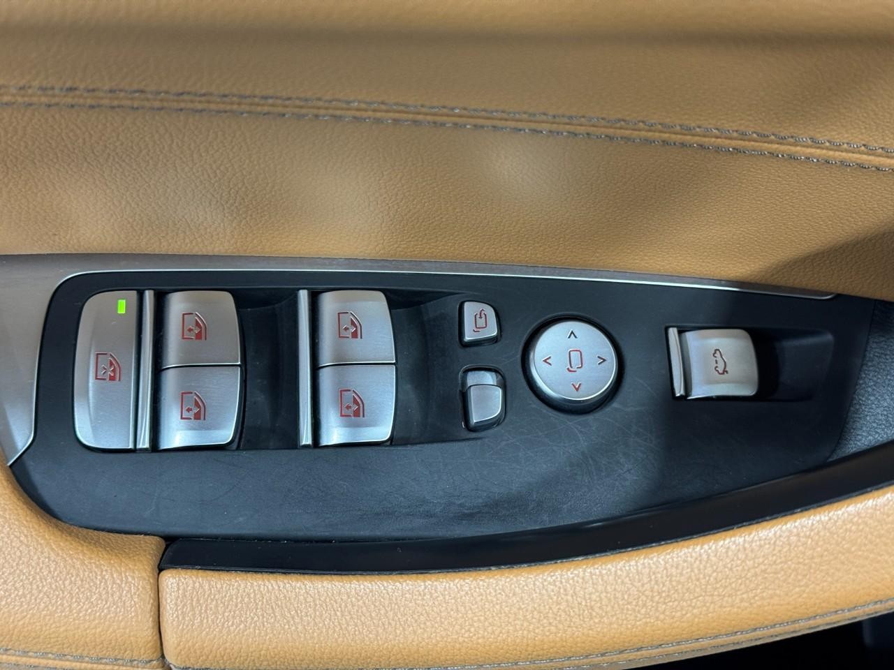 BMW X3 Vehicle Full-screen Gallery Image 27