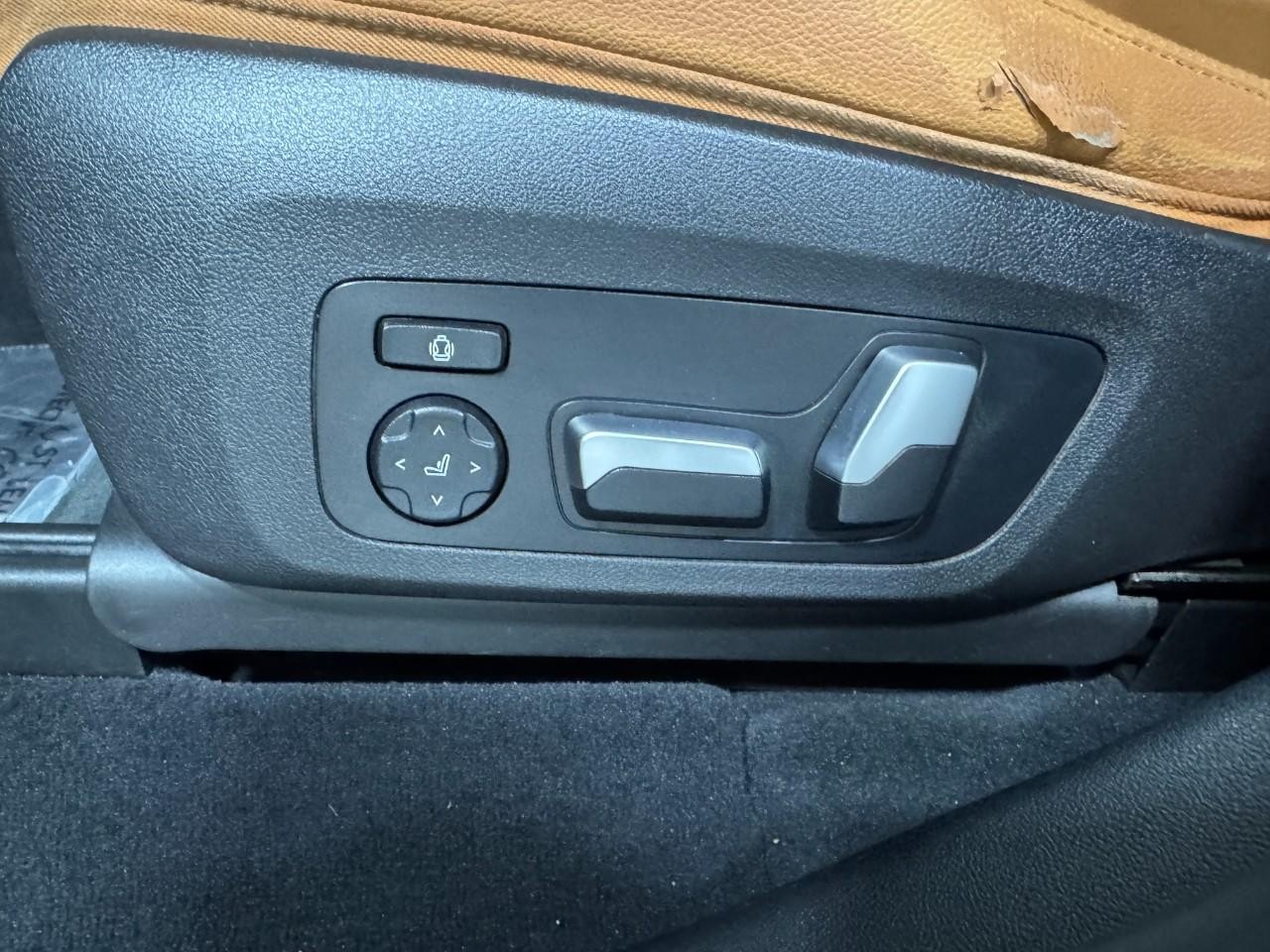 BMW X3 Vehicle Full-screen Gallery Image 30