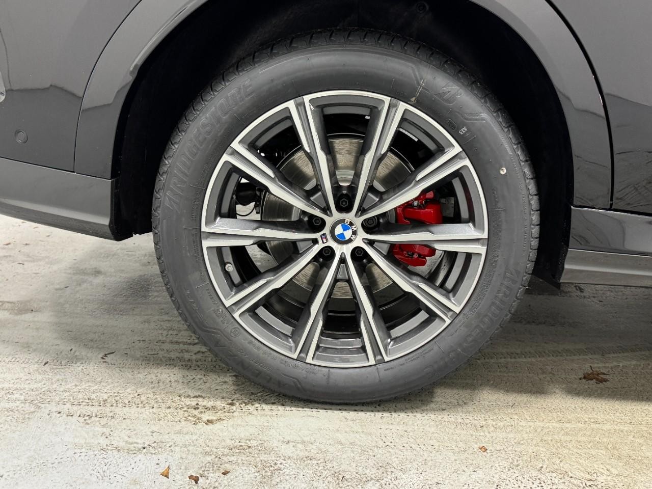 BMW X6 Vehicle Full-screen Gallery Image 5