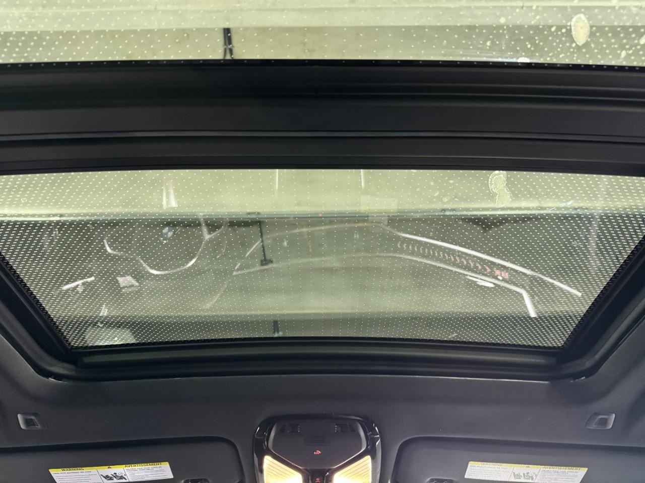 BMW X6 Vehicle Full-screen Gallery Image 12