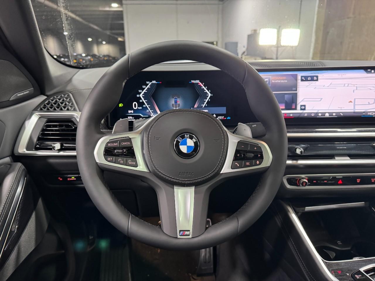 BMW X6 Vehicle Full-screen Gallery Image 14