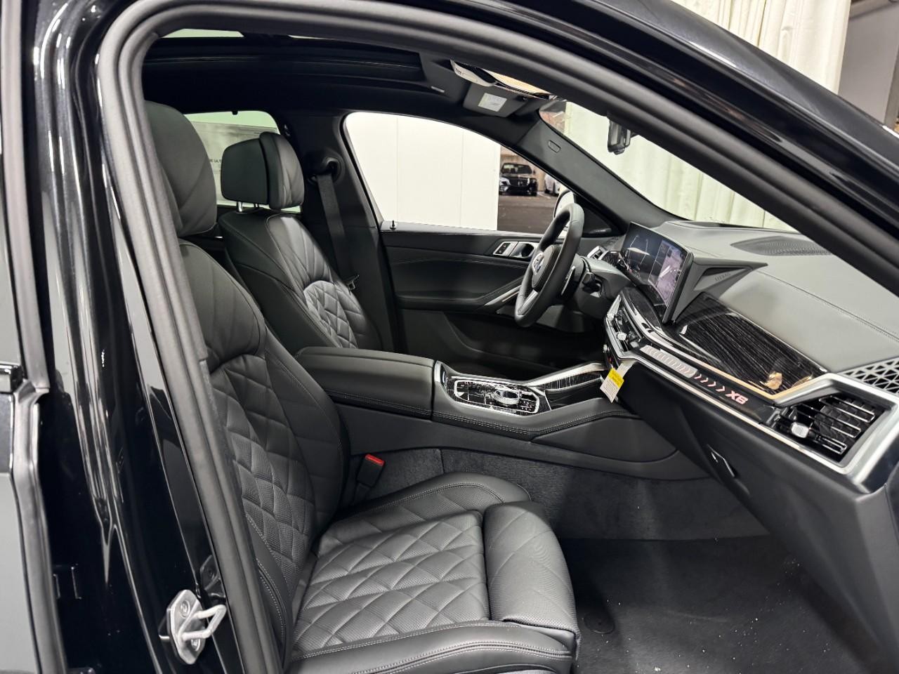 BMW X6 Vehicle Full-screen Gallery Image 18