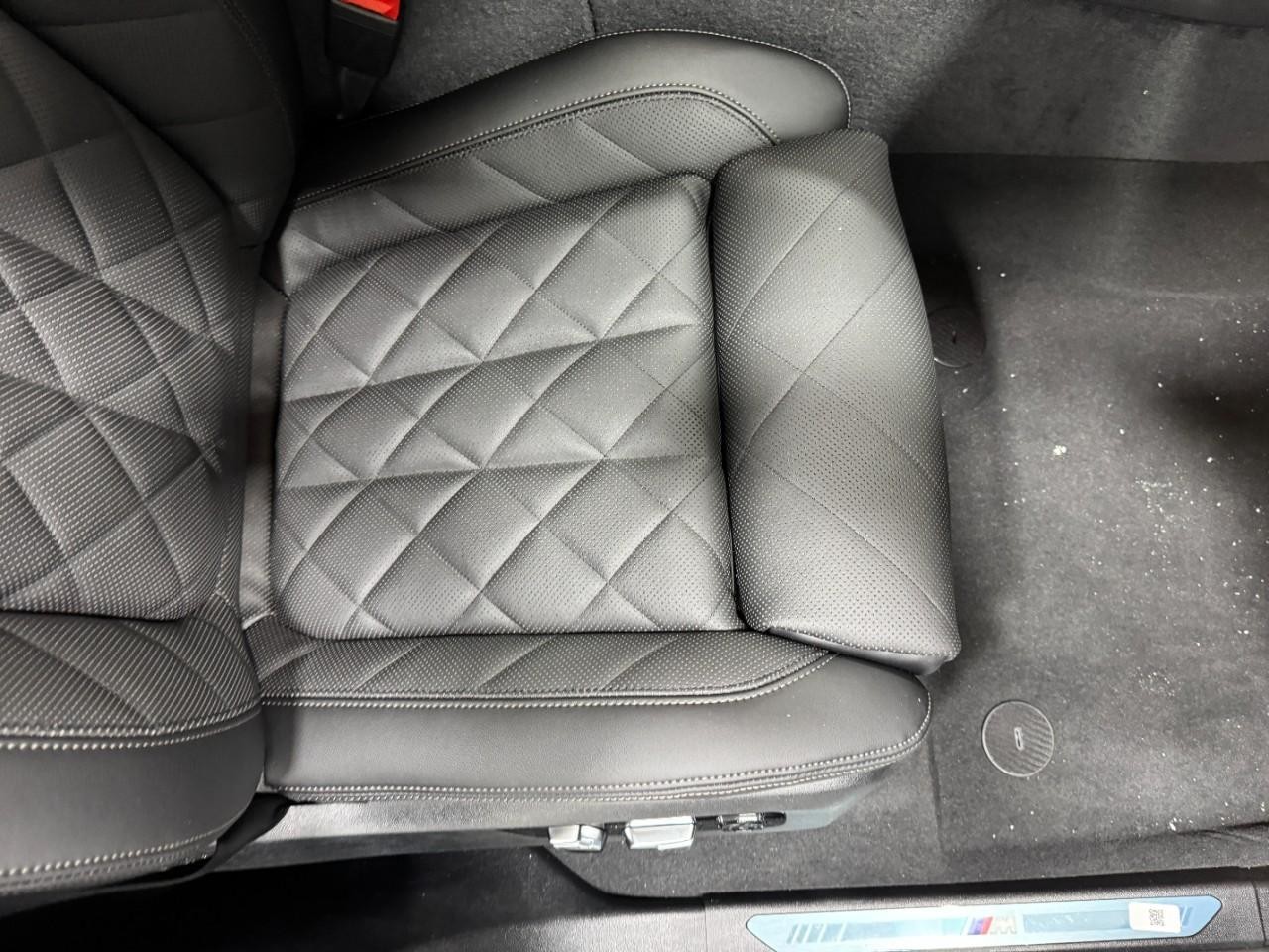 BMW X6 Vehicle Full-screen Gallery Image 19