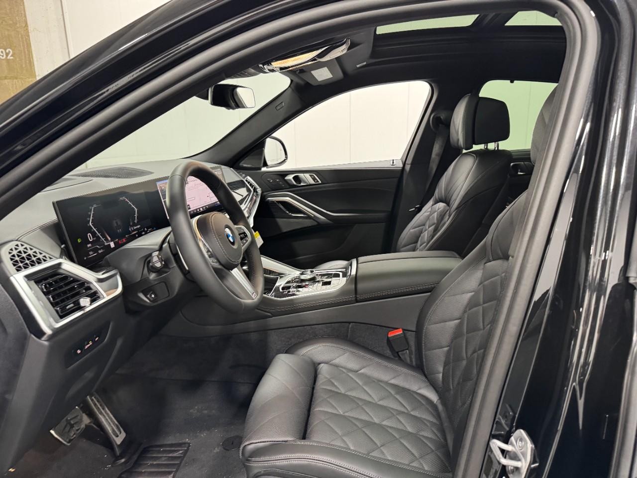 BMW X6 Vehicle Full-screen Gallery Image 28