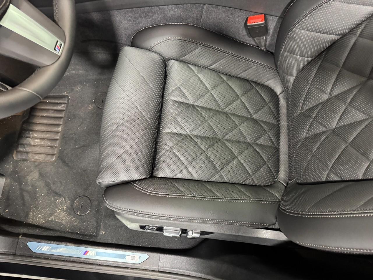 BMW X6 Vehicle Full-screen Gallery Image 29