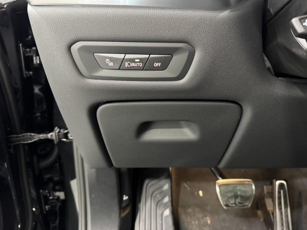 BMW X6 Vehicle Full-screen Gallery Image 31