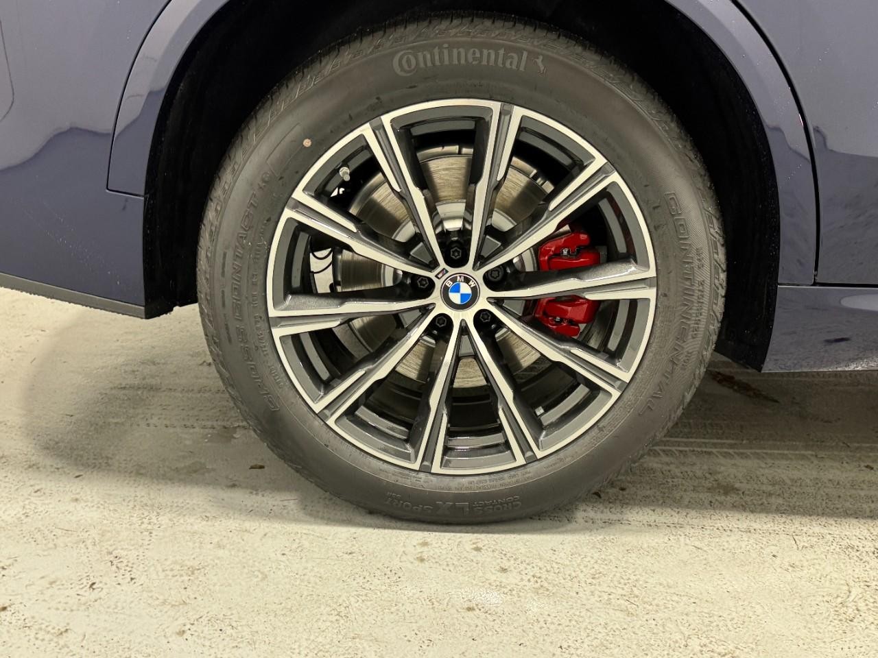 BMW X5 Vehicle Full-screen Gallery Image 5