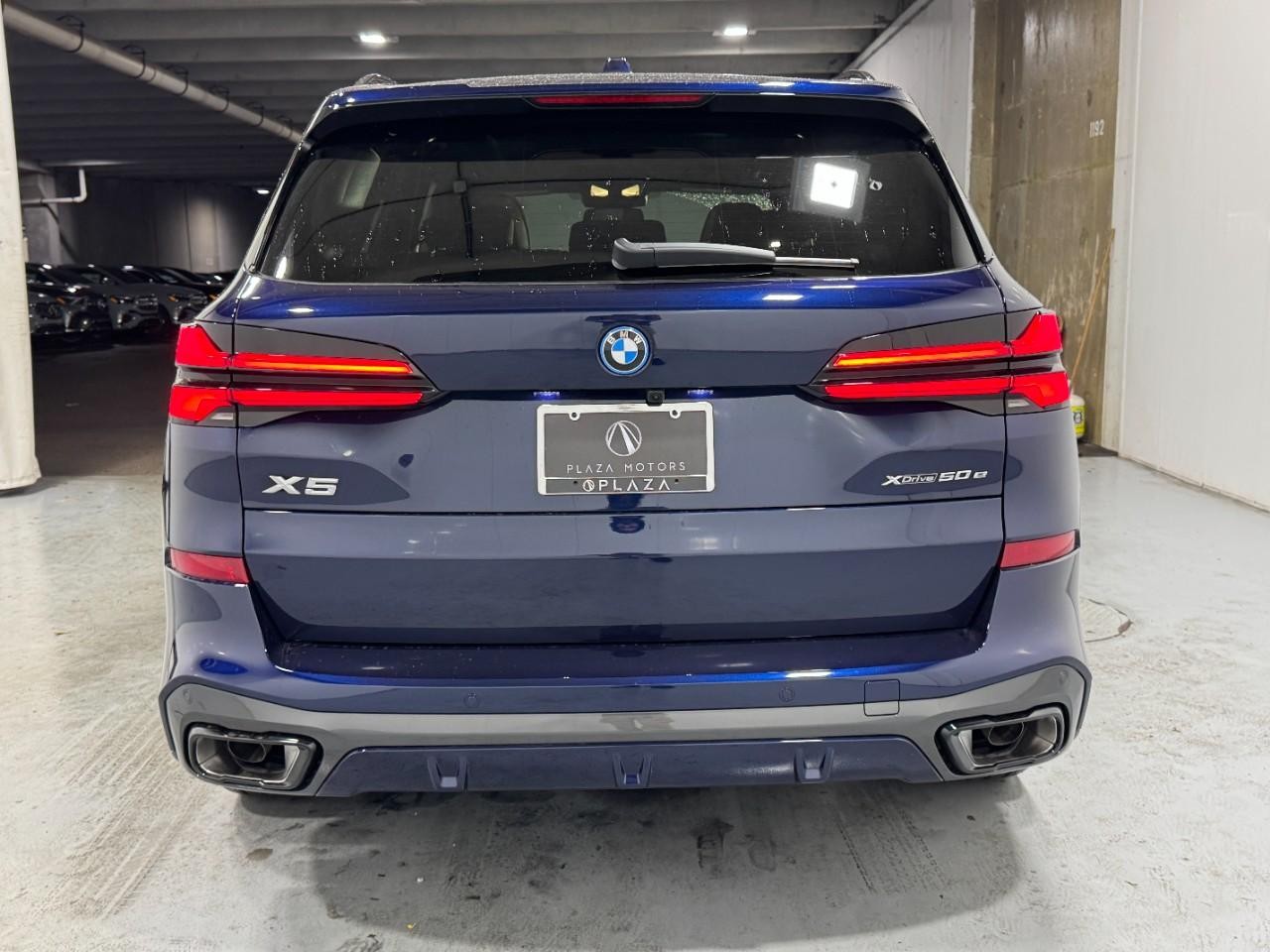 BMW X5 Vehicle Full-screen Gallery Image 9