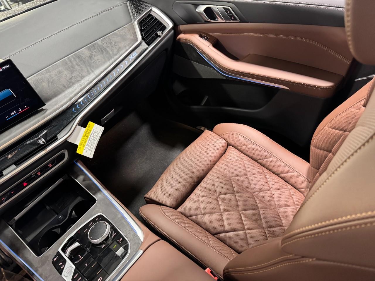 BMW X5 Vehicle Full-screen Gallery Image 17